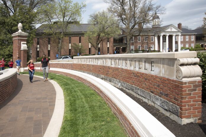 Spring 2018 0208_small Students walking on campus.